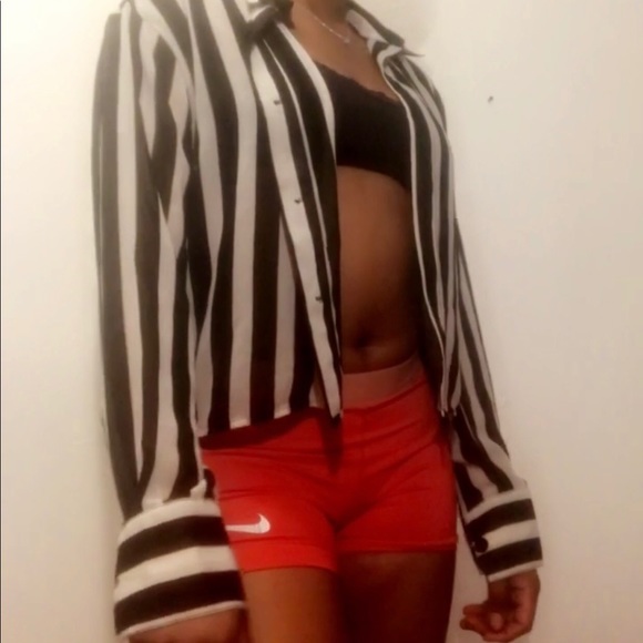 Black and white top - Picture 2 of 4